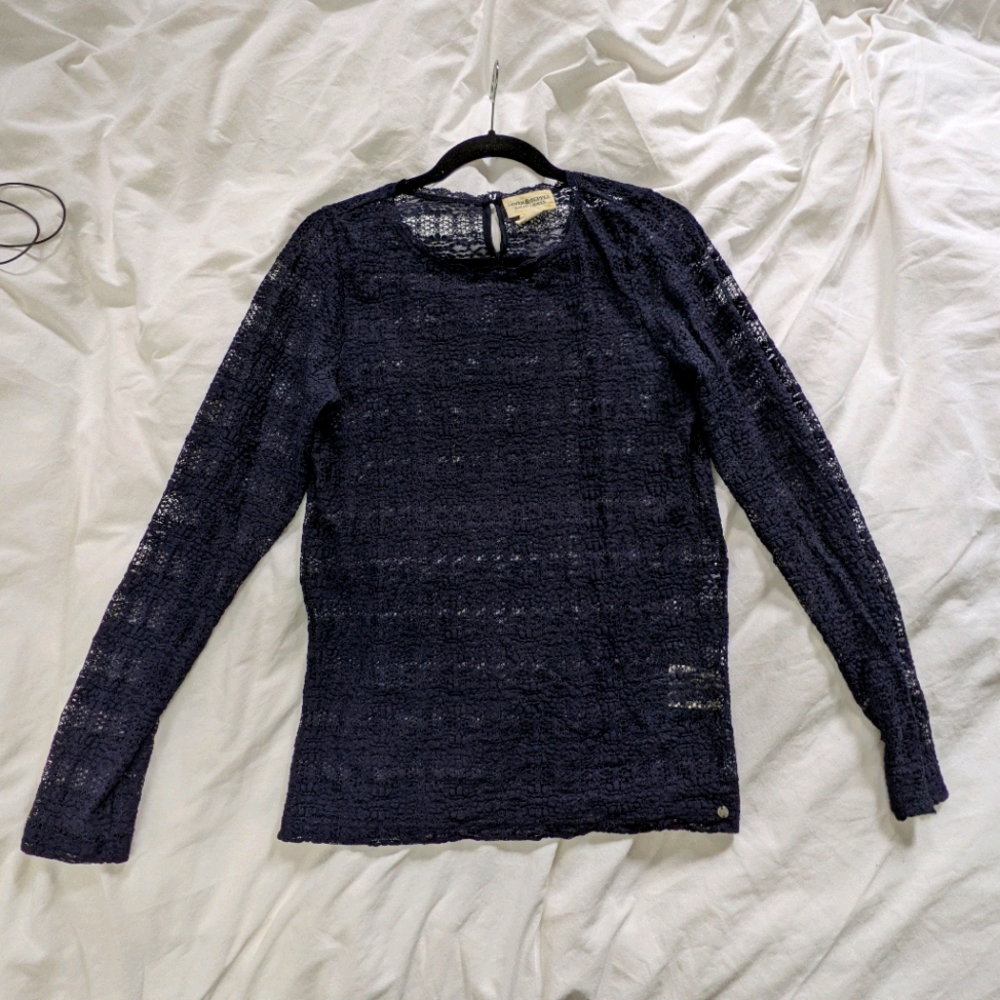 Long sleeve lace shirt